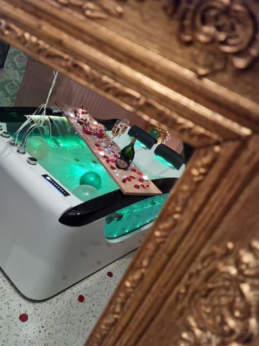 מולהאוס Royal Room Jacuzzi Haut De Gamme Centre Ville מראה חיצוני תמונה
