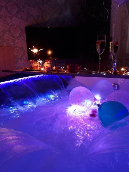 מולהאוס Royal Room Jacuzzi Haut De Gamme Centre Ville מראה חיצוני תמונה